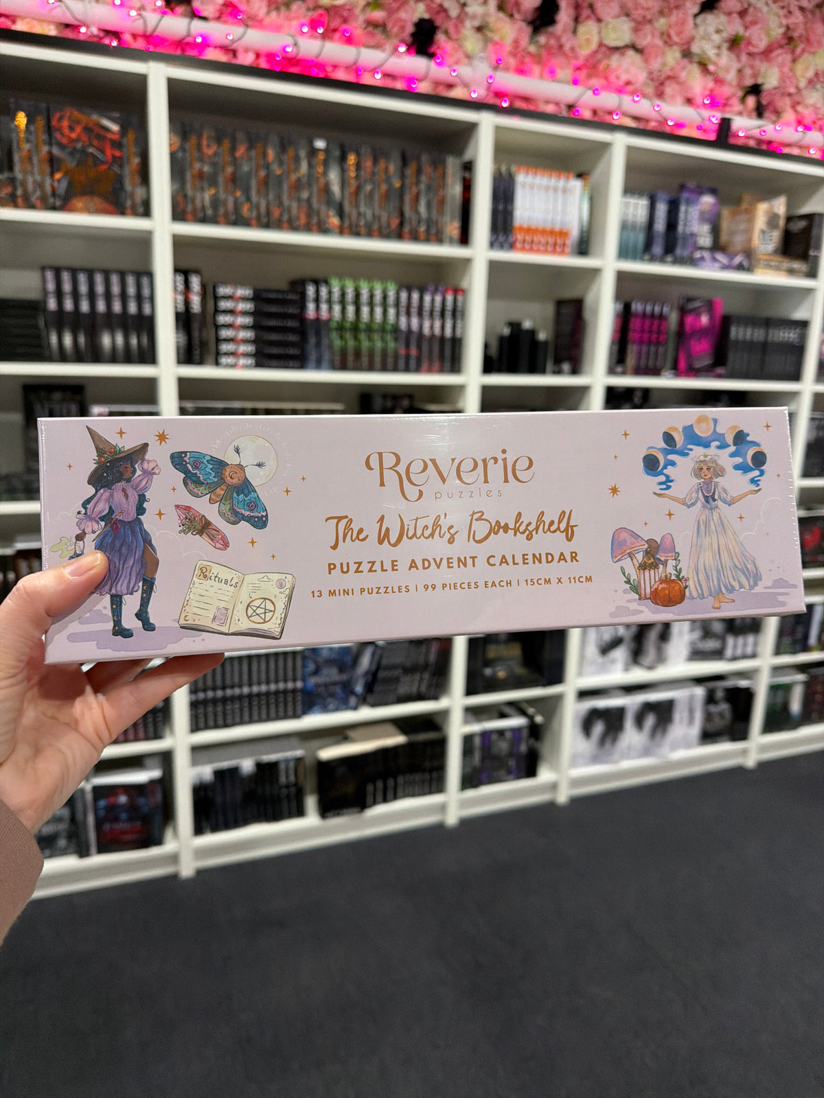 The Witch's Bookshelf Puzzle
Advent Calendar REVERIE PUZZLES