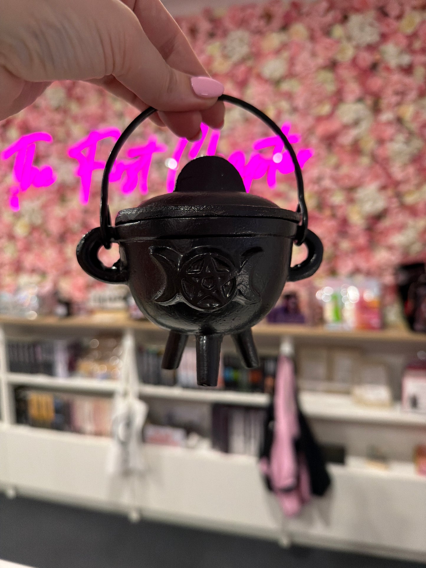 Cauldron 7.5cms cast iron