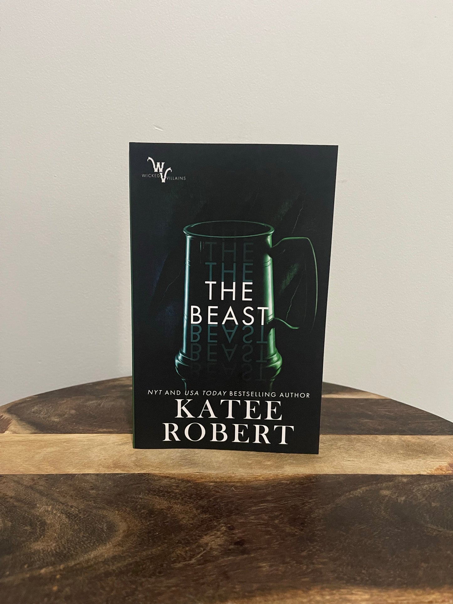 The Beast by Katee Robert (Wicked Villains #4)