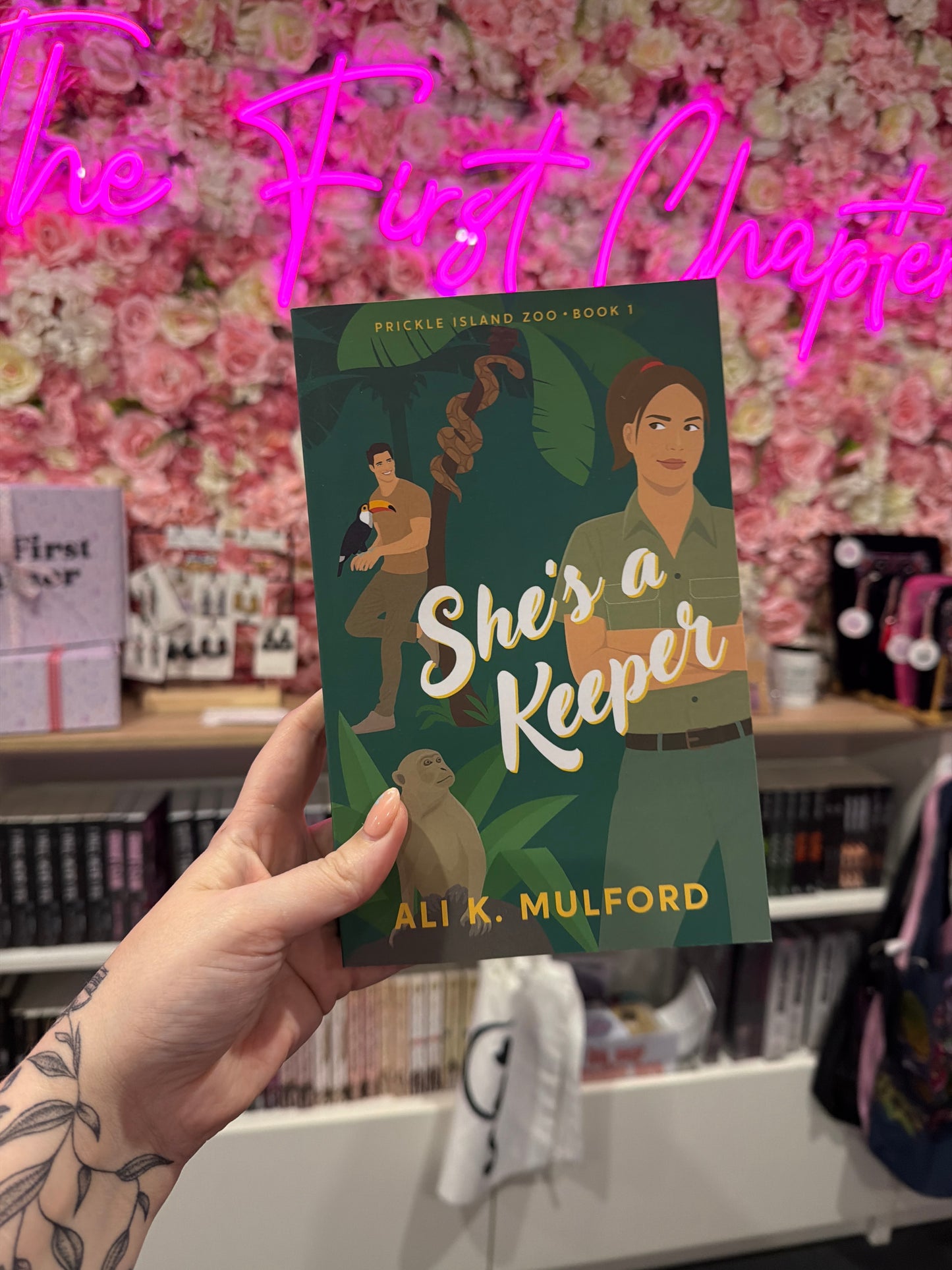 She's A Keeper (Prickle Island Zoo)by Ali K. Mulford