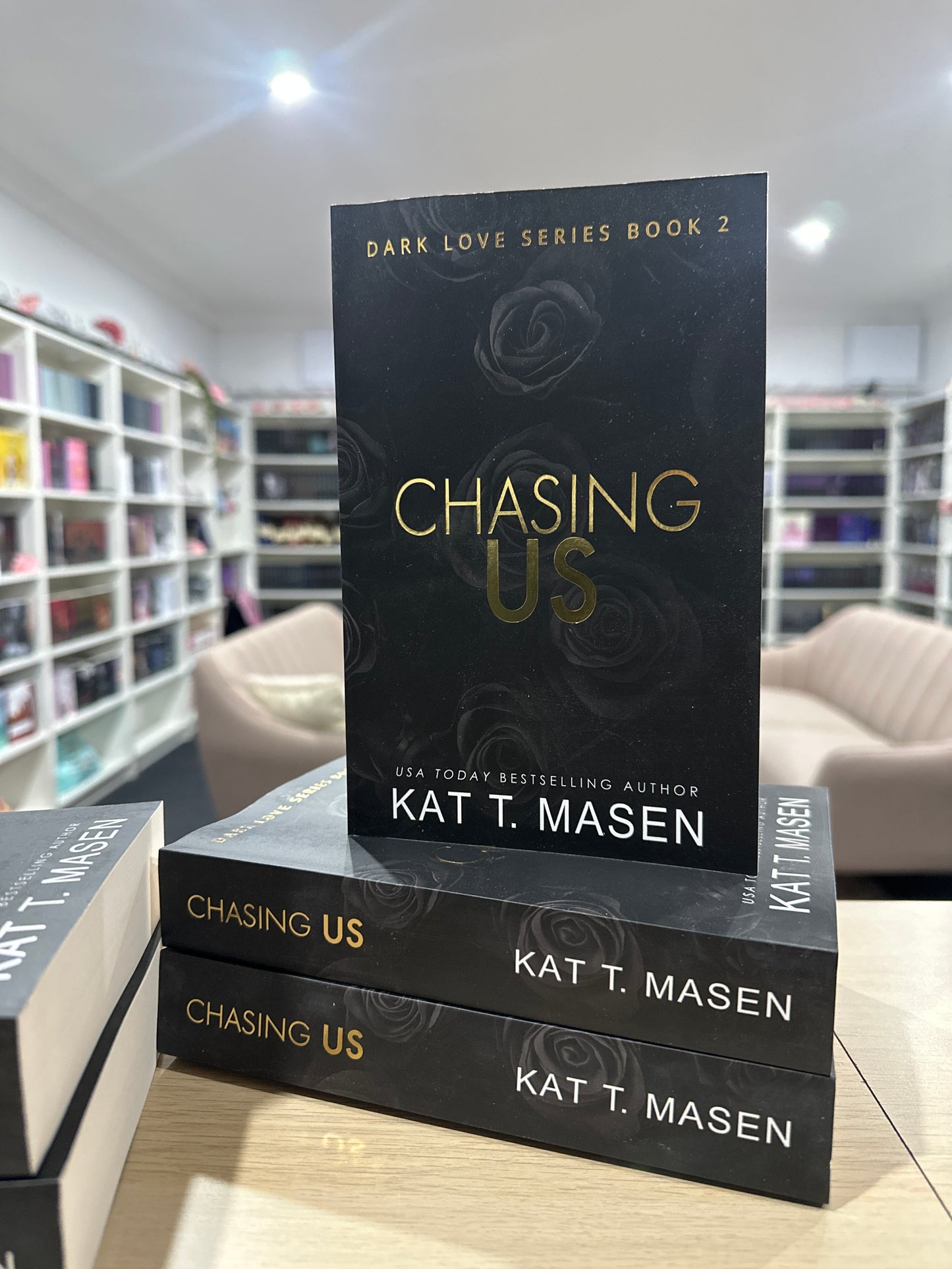 Chasing love / Chasing Us by Kat T. Masen