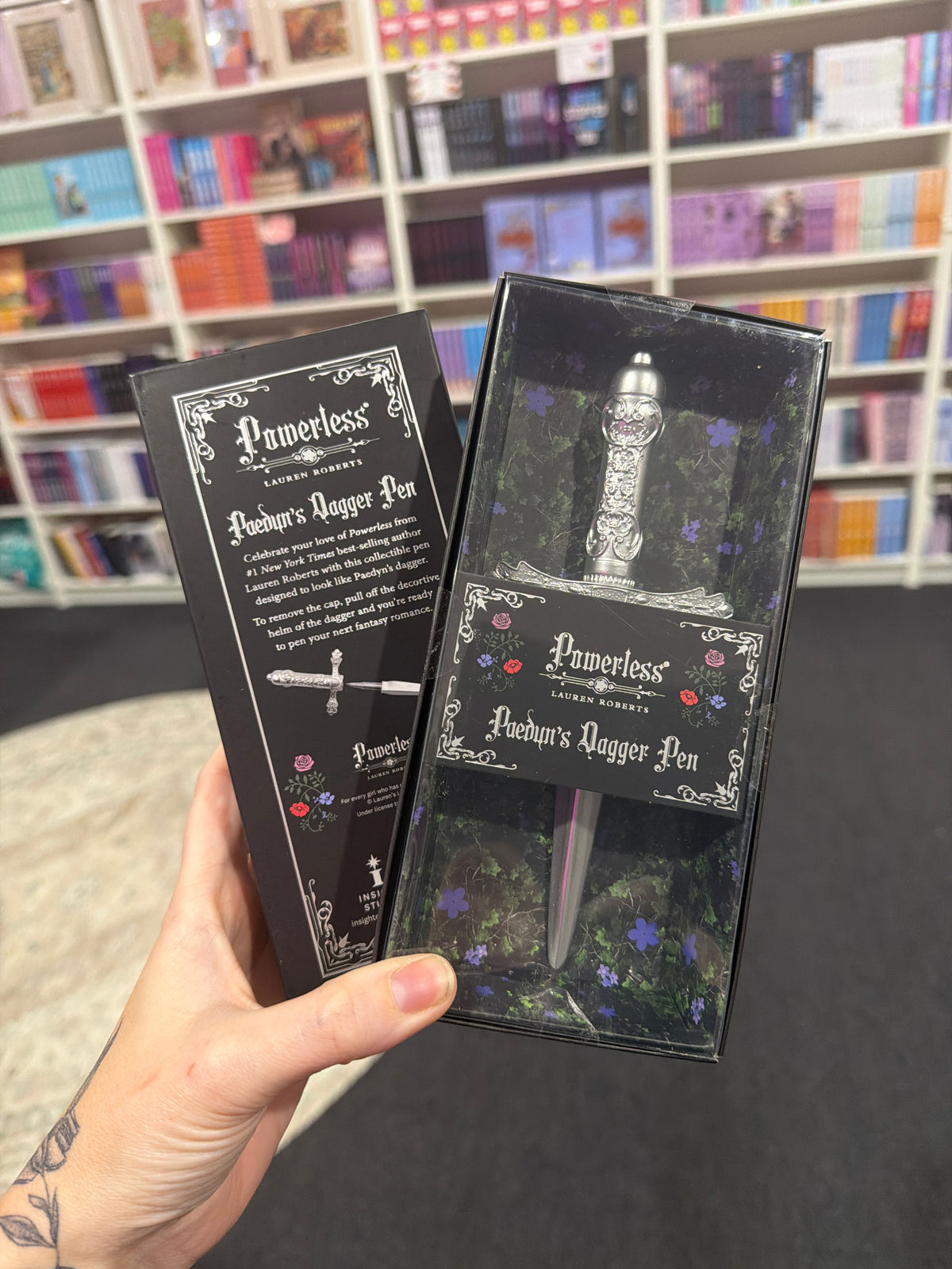 Lauren Roberts Powerless: Paedyn's Dagger Pen