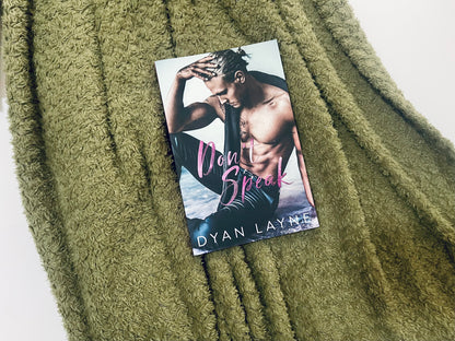 Dyan Layne NON signed